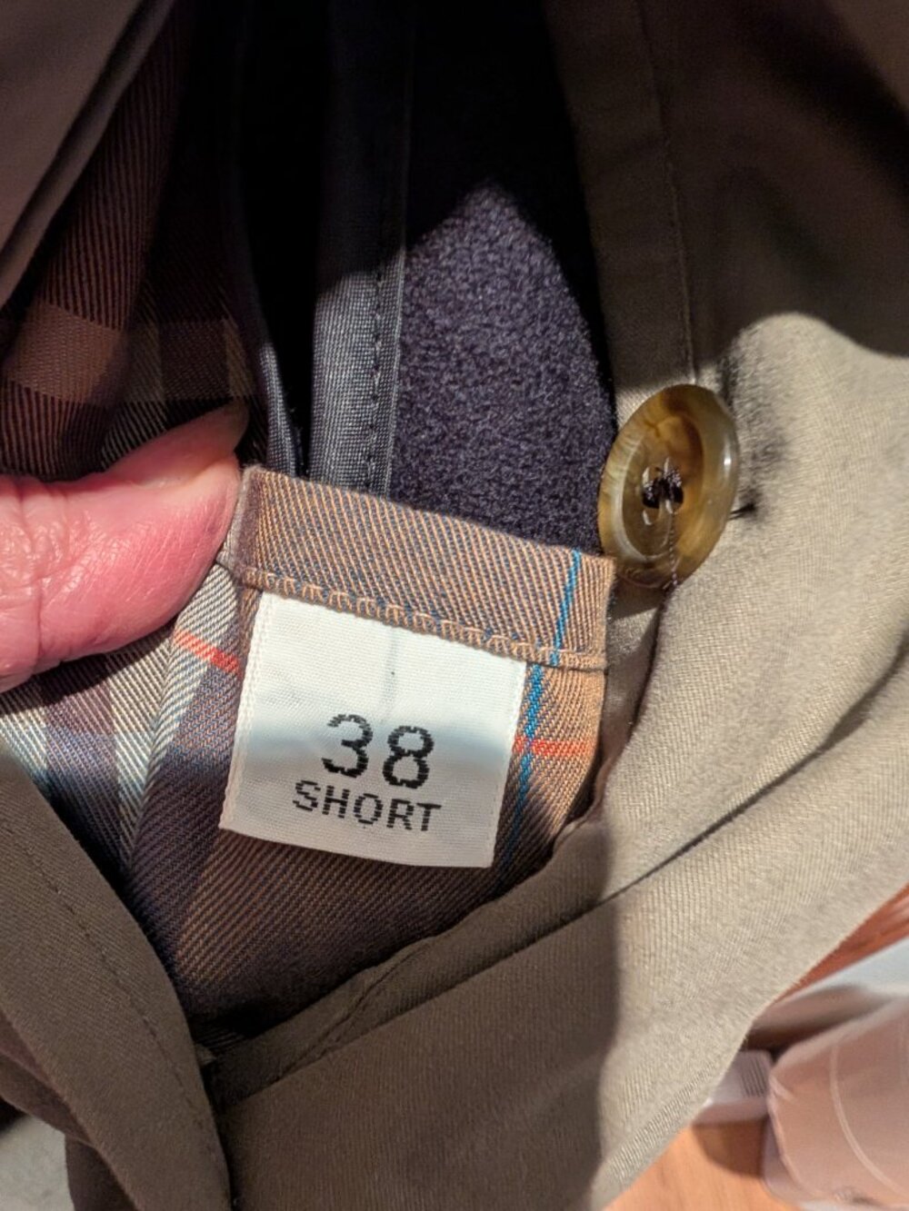 Classic Burberry Kensington trench coat - Picture 3 of 4